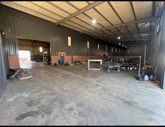 5,646M² WAREHOUSE TO LET IN KNOPJESLAAGTE